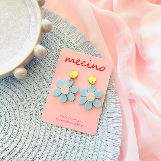 Sweet Pea Blossoms - Gold Studs
